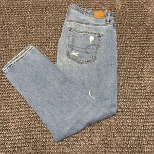 American Eagle Womens High Rise Mom Jean Size 14 Distressed Ripped Light Wash